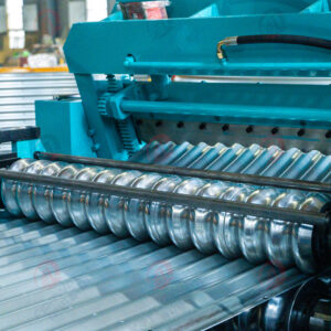 Machine de fabrication de réservoirs d'eau en métal